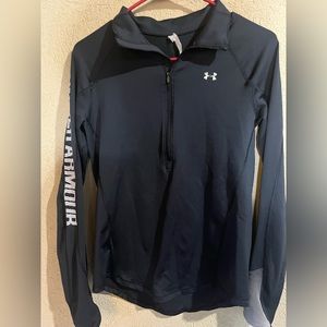 Under armor long sleeve quarter zip pull over.  Size Small
